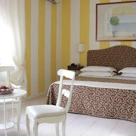 Hotel Alex 3*